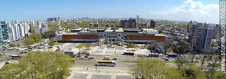Terminal de Ómnibus y Shopping Mall de Tres Cruces. Bulevar Artigas - Departamento de Montevideo - URUGUAY. Foto No. 60635