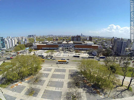 Terminal de Ómnibus y Shopping Mall de Tres Cruces. Bulevar Artigas - Departamento de Montevideo - URUGUAY. Foto No. 60637