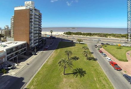 Rambla Concepción del Uruguay desde lo alto. Playa Malvín - Departamento de Montevideo - URUGUAY. Foto No. 60665