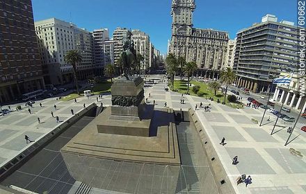 Aerial view of Independence Square. Monument to Artigas - Department of Montevideo - URUGUAY. Photo #60662