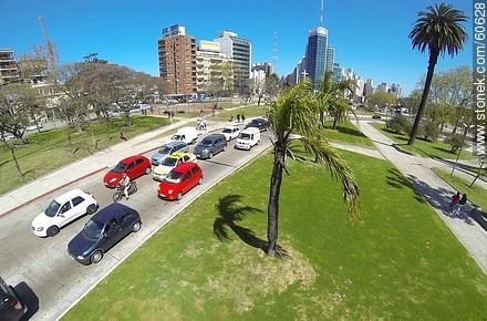 Traffic on 8 de Octubre Avenue - Department of Montevideo - URUGUAY. Photo #60628