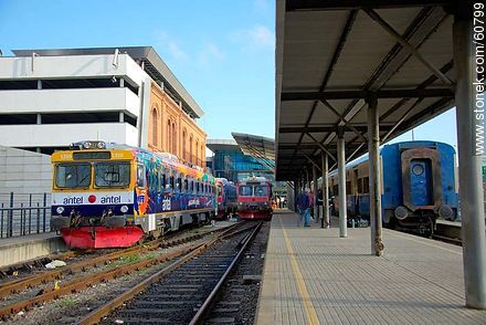 Andén de la Estación Central con trenes suecos - Departamento de Montevideo - URUGUAY. Foto No. 60799