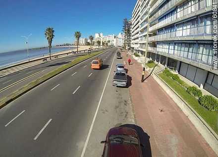 Pocitos beach and Rambla Rep. del Perú.  - Department of Montevideo - URUGUAY. Foto No. 60841