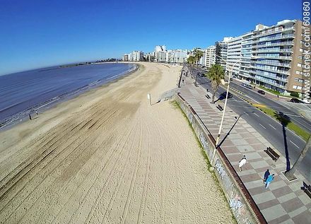 Pocitos beach and Rambla Rep. del Perú.  - Department of Montevideo - URUGUAY. Photo #60860
