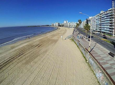 Pocitos beach and Rambla Rep. del Perú.  - Department of Montevideo - URUGUAY. Photo #60861