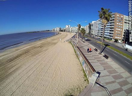 Pocitos beach and Rambla Rep. del Perú.  - Department of Montevideo - URUGUAY. Photo #60863