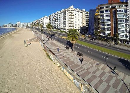 Playa Pocitos y Rambla Rep. del Perú - Departamento de Montevideo - URUGUAY. Foto No. 60857