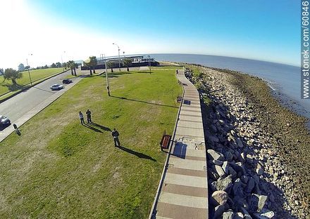 Espacio Libre Primo Levi. Paseo peatonal. Playa Pocitos y Rambla Rep. del Perú - Departamento de Montevideo - URUGUAY. Foto No. 60846