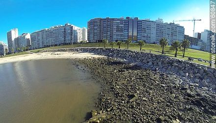 Las rocas de la playa Pocitos - Departamento de Montevideo - URUGUAY. Foto No. 60847