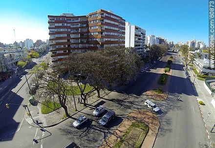 Aerial view of Bulevar Artigas facing south, Bulevar España (at left) - Department of Montevideo - URUGUAY. Foto No. 60873