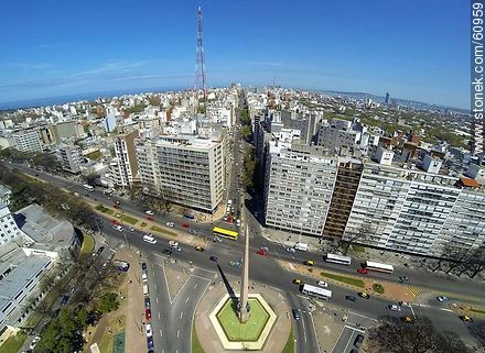 Foto aérea del Obelisco a los Constituyentes de 1830. Bulevar Artigas, Avenidas 18 de Julio y Dr. Luis Morquio - Departamento de Montevideo - URUGUAY. Foto No. 60959