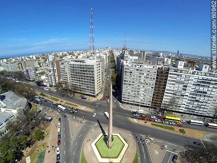 Aerial photo of the Obelisco a los Constituyentes de 1830. Bulevar Artigas, 18 de Julio and Dr. Luis Morquio avenues - Department of Montevideo - URUGUAY. Foto No. 60962