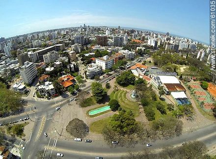 El cruce de las avenidas Gonzalo Ramírez, Julio Herrera y Reissig y 21 de Setiembre. Fuente de Venus. - Departamento de Montevideo - URUGUAY. Foto No. 61035
