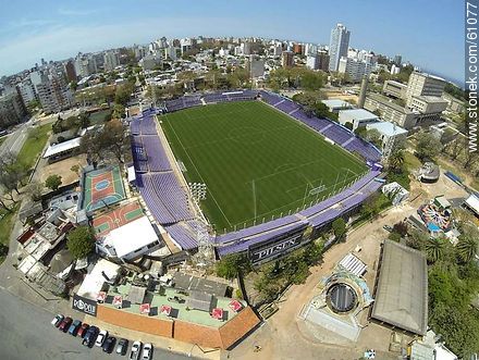 Foto aérea del estadio Luis Franzini del Defensor-Sporting Club. Restaurante Rodelú. Rock and Samba - Departamento de Montevideo - URUGUAY. Foto No. 61077