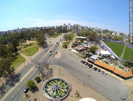 Parque de juegos infantiles. Av. Sarmiento - Departamento de Montevideo - URUGUAY. Foto No. 61063