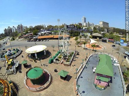 Playground. The giant wheel - Department of Montevideo - URUGUAY. Foto No. 61065
