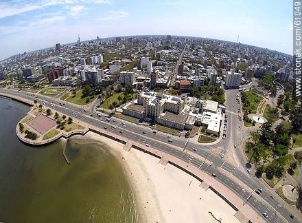 Vista aérea de la Playa Ramírez y la rambla República Argentina. Pista de Patinaje - Departamento de Montevideo - URUGUAY. Foto No. 61049