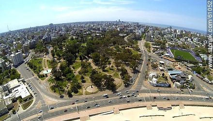 Vista aérea de la Playa Ramírez y la rambla Presidente Wilson - Departamento de Montevideo - URUGUAY. Foto No. 61052