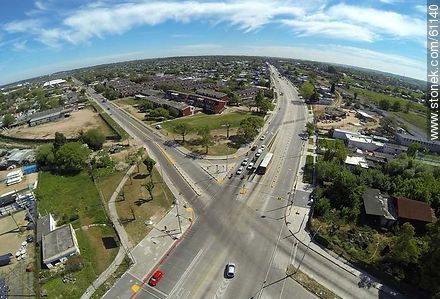 Vista aérea del cruce de la Avenida Eugenio Garzón con el Bulevar Batlle y Ordóñez - Departamento de Montevideo - URUGUAY. Foto No. 61140