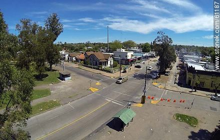 Foto aérea de la Av. Lezica y la calle Pinta - Departamento de Montevideo - URUGUAY. Foto No. 61187