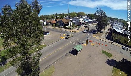 Foto aérea de la Av. Lezica y la calle Pinta - Departamento de Montevideo - URUGUAY. Foto No. 61189