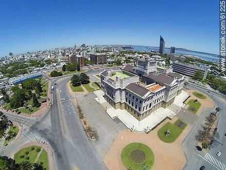 Foto aérea del Palacio Legislativo - Departamento de Montevideo - URUGUAY. Foto No. 61225