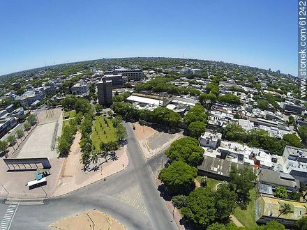Foto aérea de la Avenida de las Leyes. Calle Dr. Luis P. Lenguas. Plaza 1 de Mayo - Departamento de Montevideo - URUGUAY. Foto No. 61242