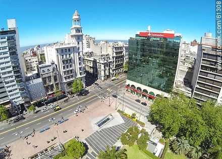 Foto aérea de la  Avenida 18 de Julio y Julio Herrera y Obes - Departamento de Montevideo - URUGUAY. Foto No. 61308