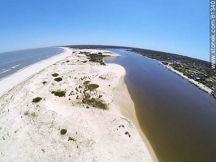 Vista aérea del arroyo Pando y el Río de la Plata - Departamento de Canelones - URUGUAY. Foto No. 61340
