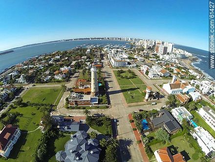 Foto aérea del faro de Punta del Este. Calle 2 de febrero - Punta del Este y balnearios cercanos - URUGUAY. Foto No. 61427