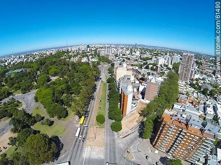 Vista aérea de Avenida Italia hacia el Centro - Departamento de Montevideo - URUGUAY. Foto No. 61490