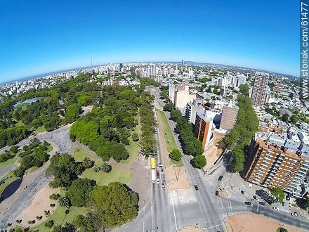 Vista aérea de Avenida Italia hacia el Centro - Departamento de Montevideo - URUGUAY. Foto No. 61477