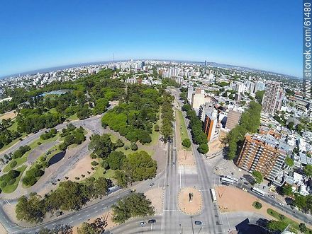 Vista aérea de Avenida Italia hacia el Centro - Departamento de Montevideo - URUGUAY. Foto No. 61480