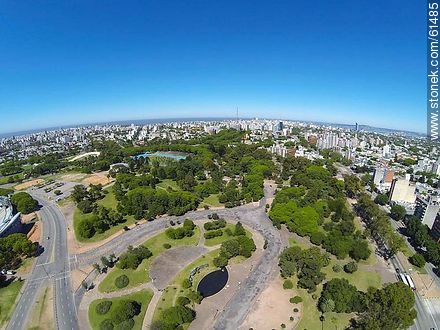 Vista aérea del Parque Batlle hacia el sur - Departamento de Montevideo - URUGUAY. Foto No. 61485