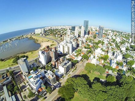 Foto aérea de la calle Miguel Grau y la plaza Ituzaingó - Departamento de Montevideo - URUGUAY. Foto No. 61754