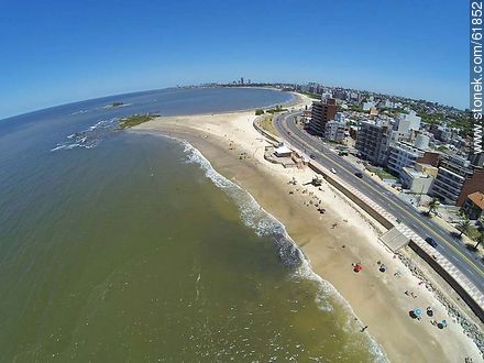 Foto aérea de la rambla O'Higgins y Estrázulas. Playa Brava - Departamento de Montevideo - URUGUAY. Foto No. 61852