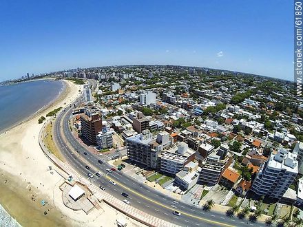Foto aérea de la rambla O'Higgins y Estrázulas. Playas Brava y Malvín - Departamento de Montevideo - URUGUAY. Foto No. 61850