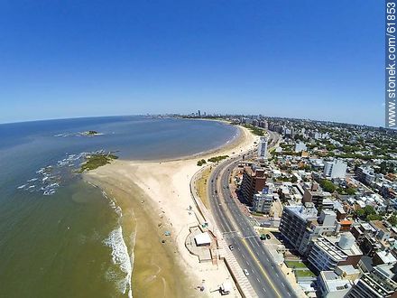 Foto aérea de la rambla O'Higgins y Estrázulas. Playa Brava - Departamento de Montevideo - URUGUAY. Foto No. 61853