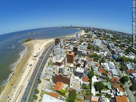 Foto aérea de la rambla O'Higgins y Estrázulas. Calle Orinoco. Playa Brava - Departamento de Montevideo - URUGUAY. Foto No. 61856