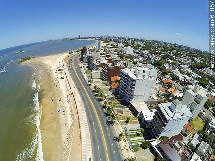 Foto aérea de la rambla O'Higgins y Estrázulas. Playa Brava - Departamento de Montevideo - URUGUAY. Foto No. 61857