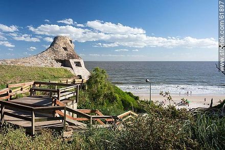 El Águila de piedra de Atlántida. Escalinata a la playa - Departamento de Canelones - URUGUAY. Foto No. 61897