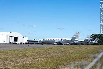 Private jets at the airport in Punta del Este C / C Carlos Curbelo - Punta del Este and its near resorts - URUGUAY. Foto No. 62011