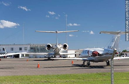 Private jets at the airport in Punta del Este C / C Carlos Curbelo - Punta del Este and its near resorts - URUGUAY. Foto No. 62028