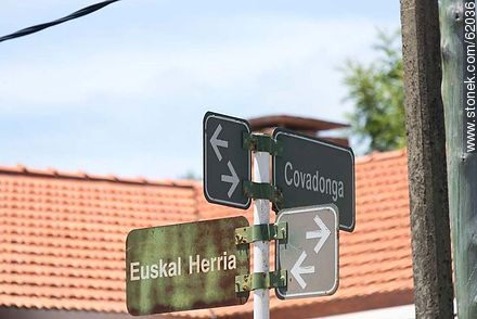 Covadonga and Euskal Herria Streets - Punta del Este and its near resorts - URUGUAY. Photo #62036