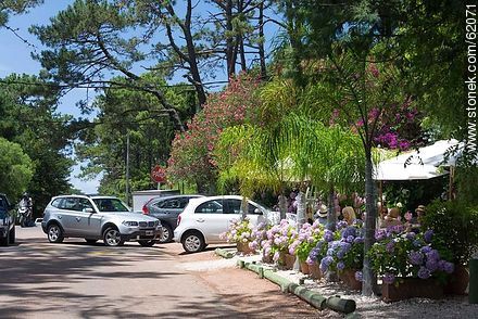 Restaurante La Bourgogne en la Av. Pedragosa Sierra - Punta del Este y balnearios cercanos - URUGUAY. Foto No. 62071