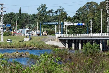 Puente sobre el arroyo Pando en la Interbalnearia. Peaje - Departamento de Canelones - URUGUAY. Foto No. 62048