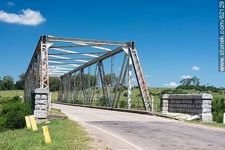 Uno de los puentes sobre el río Yí en ruta 6 - Departamento de Durazno - URUGUAY. Foto No. 62129