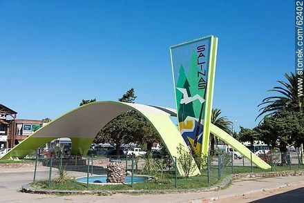 Entrance arch to the resort, designed by architect Omar Ariasi - Department of Canelones - URUGUAY. Foto No. 62402