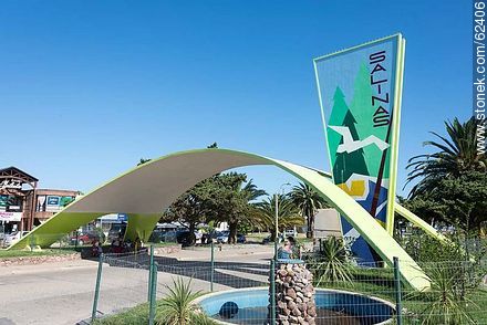 Entrance arch to the resort, designed by architect Omar Ariasi - Department of Canelones - URUGUAY. Foto No. 62406