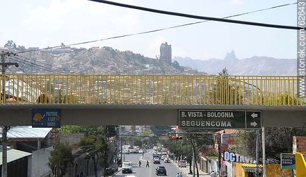 Pedestrian bridge over Avenida Hernando Siles - Bolivia - Others in SOUTH AMERICA. Foto No. 62643